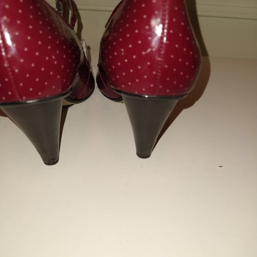 Shoes - Picture 2 of 5